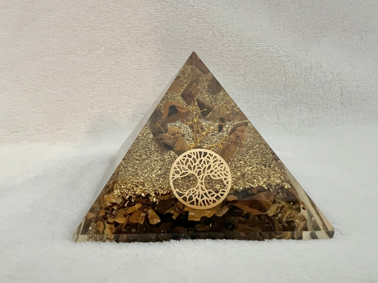 Orgonite pyramide en oeil de tigre