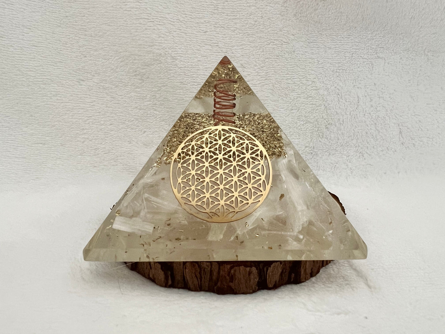 Orgonite pyramide en sélénite