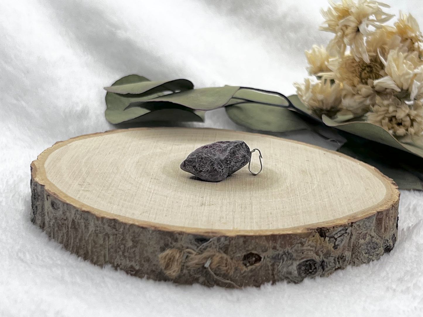 Pendentif en rhodonite brute