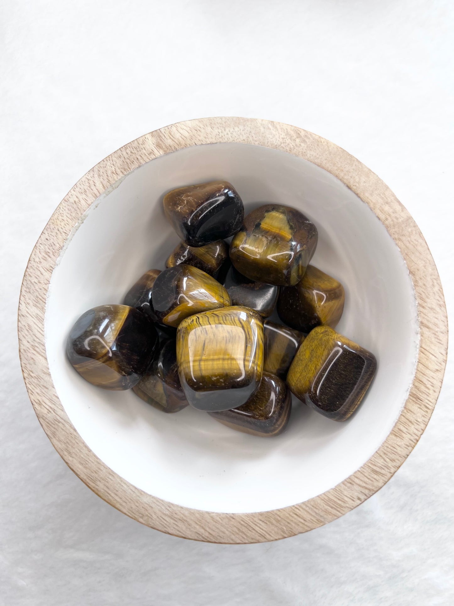 Pierre cubique en oeil de tigre