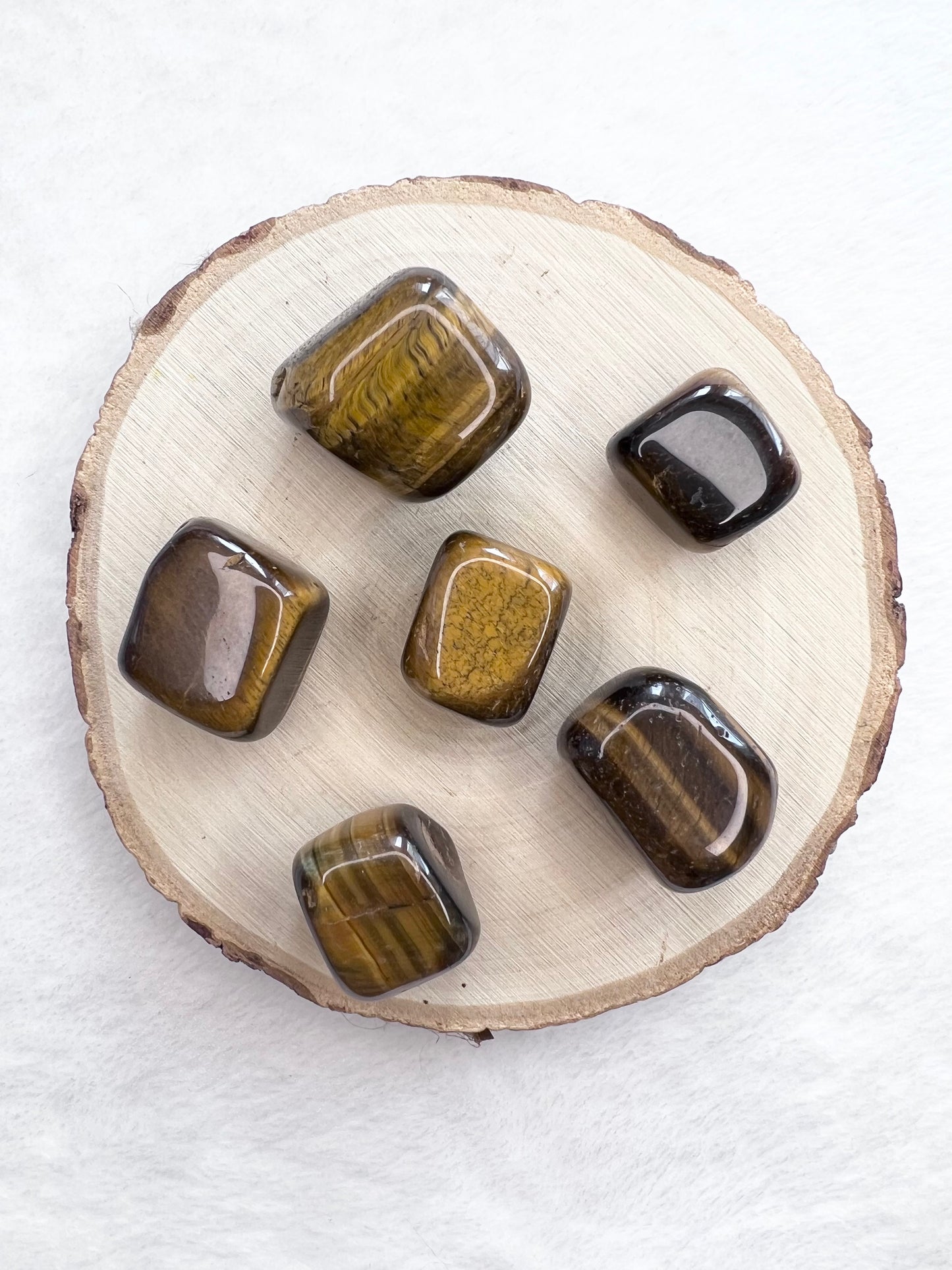 Pierre cubique en oeil de tigre