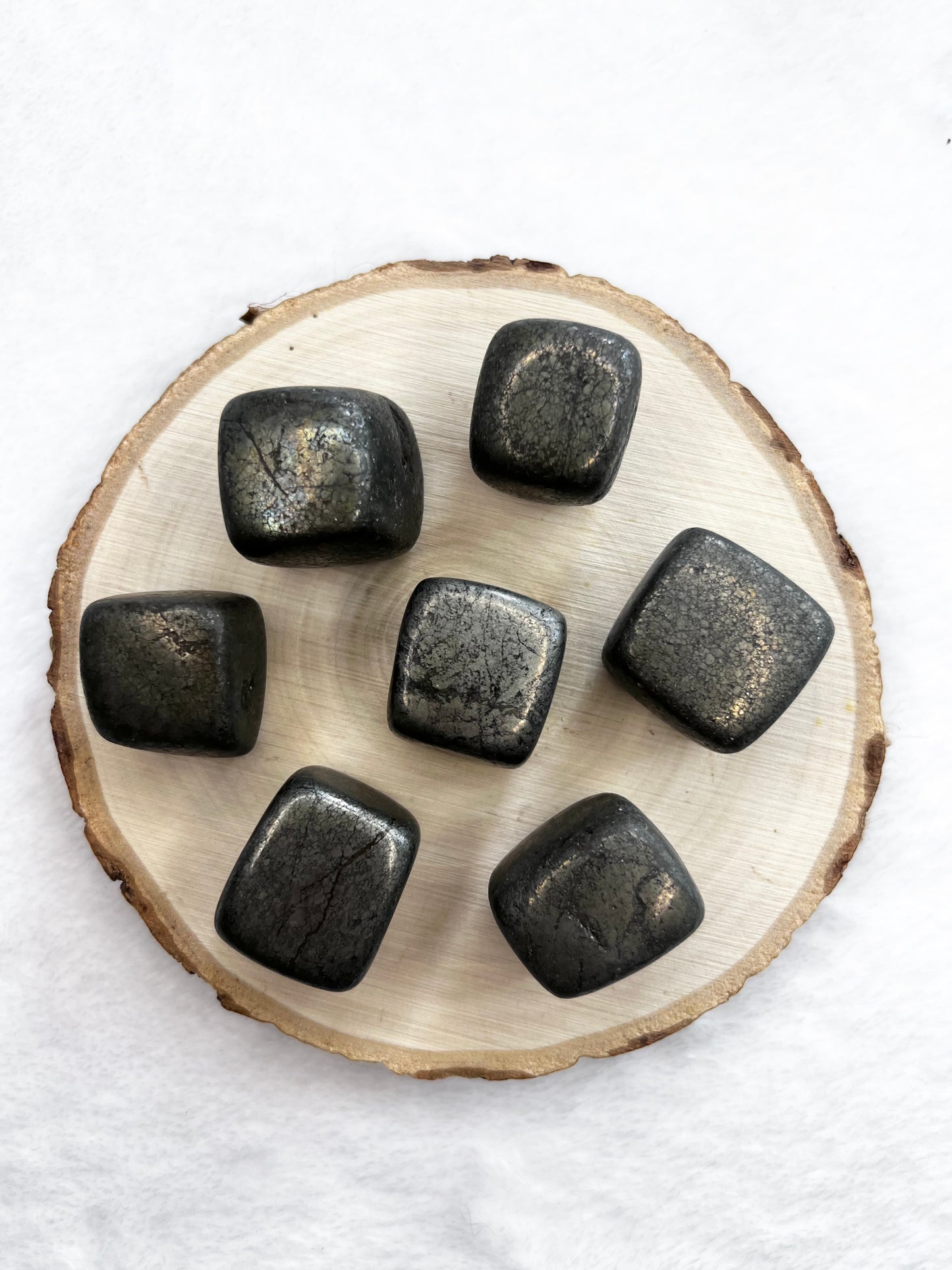 Pierre cubique en pyrite