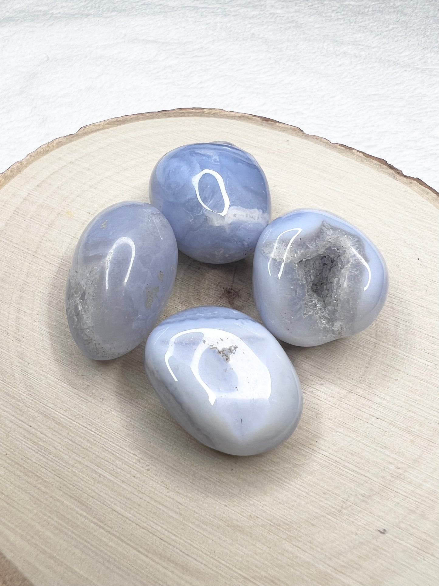 Pierre roulée en calcédoine bleue