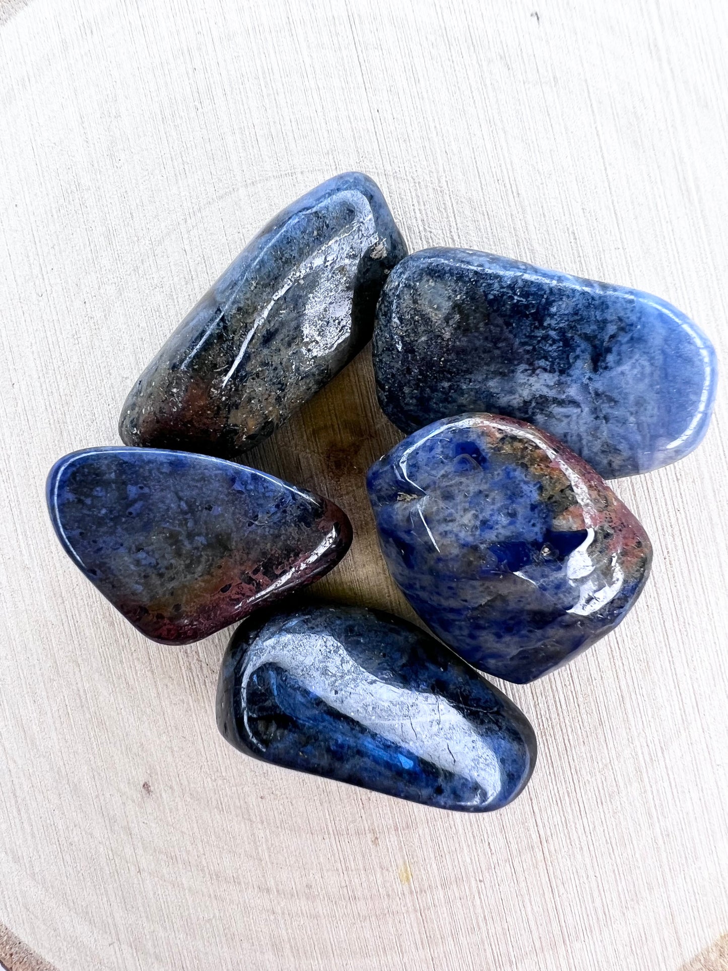 Pierre roulée en dumortiérite