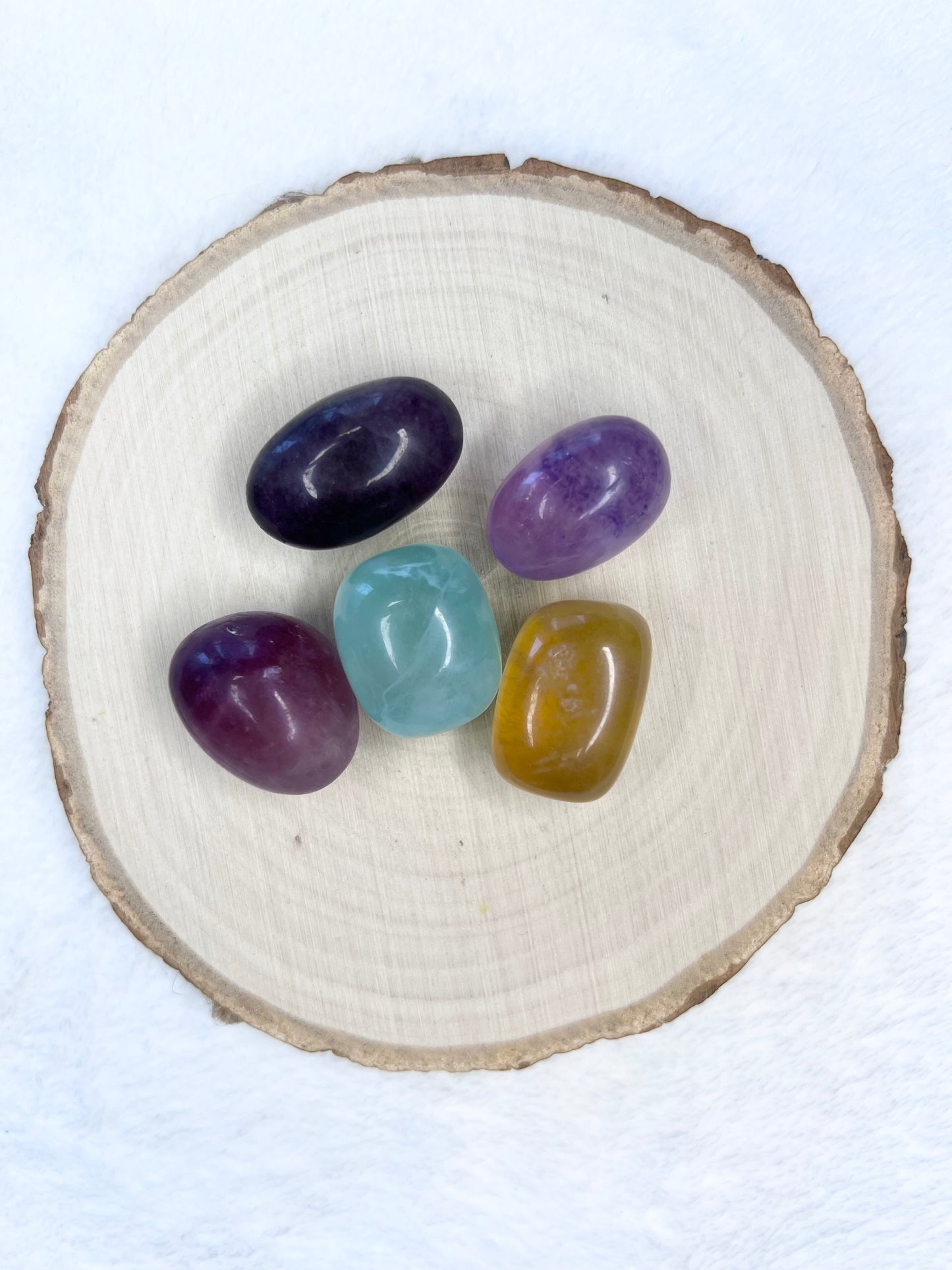 Pierre roulée en fluorite multicolore