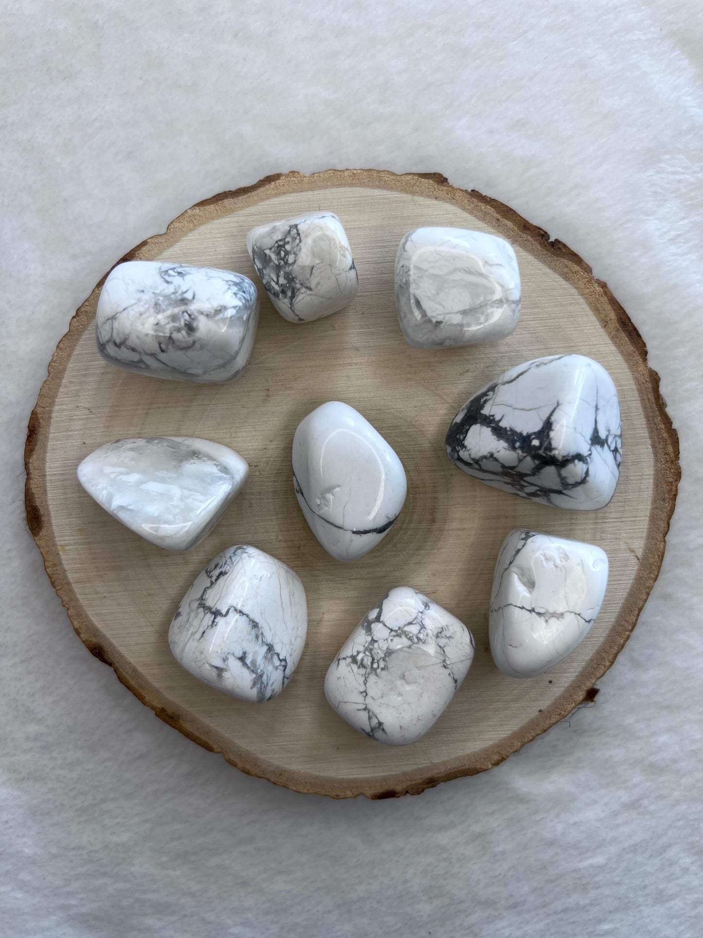 Pierre roulée en howlite