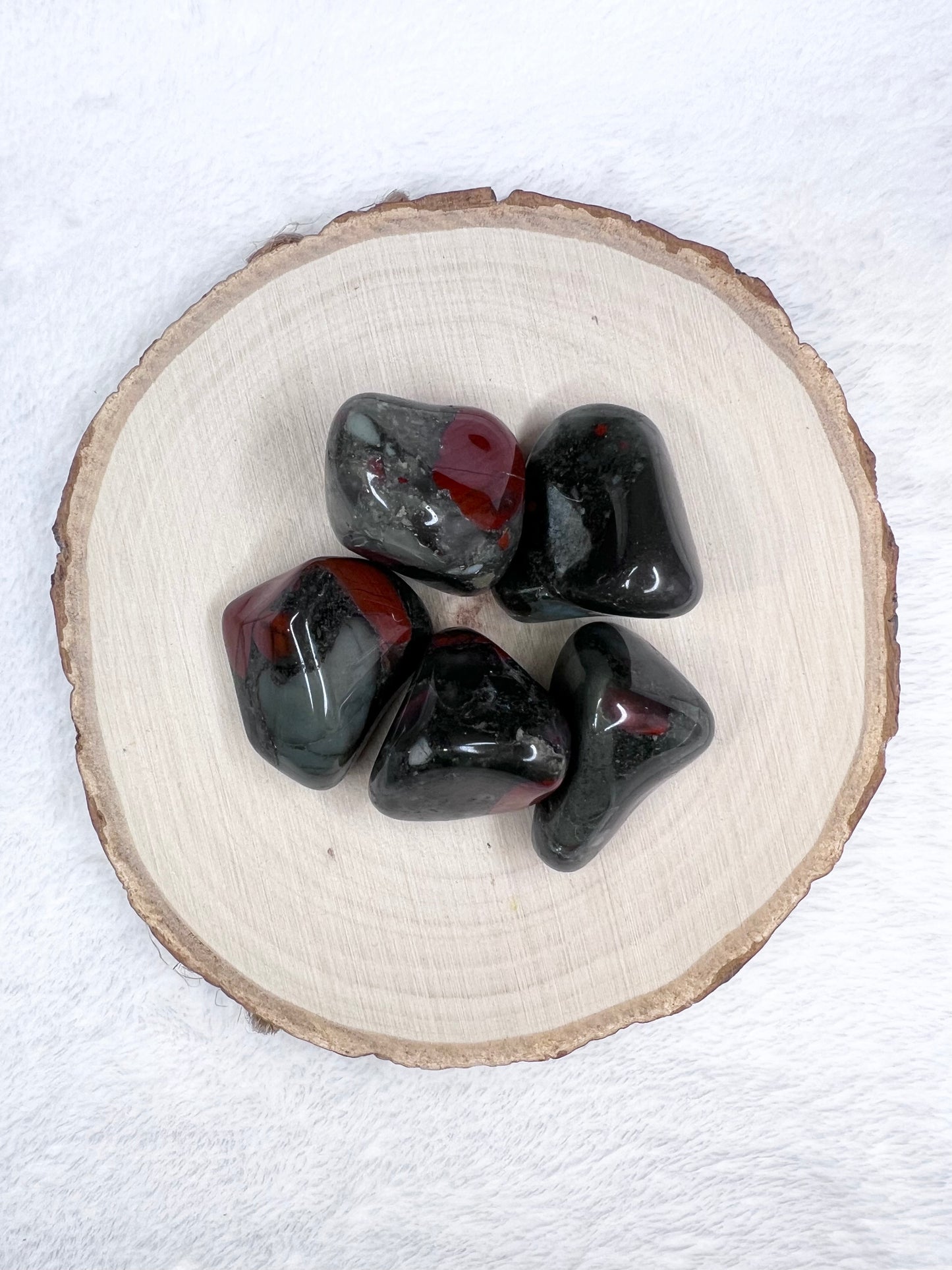 Pierre roulée en jaspe héliotrope