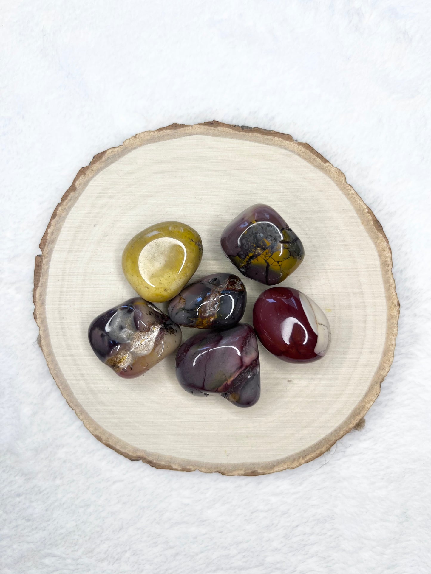 Pierre roulée en jaspe mokaïte