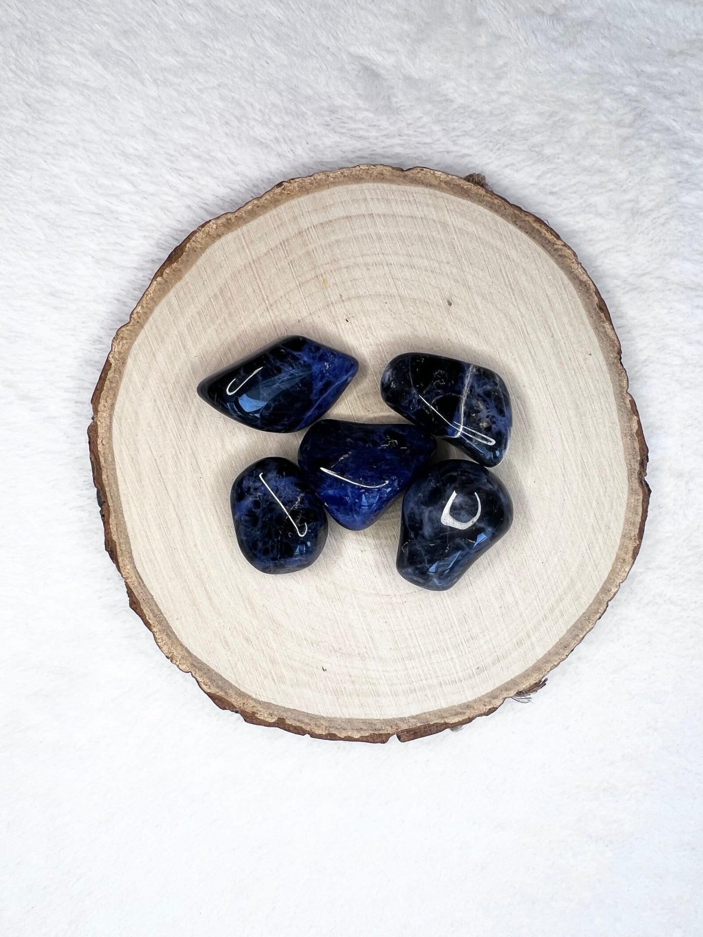 Pierre roulée en sodalite