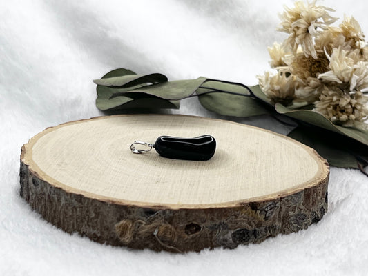 Pendentif en obsidienne noire