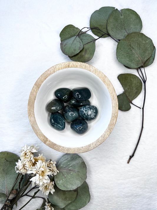 Pierre roulée en agate mousse