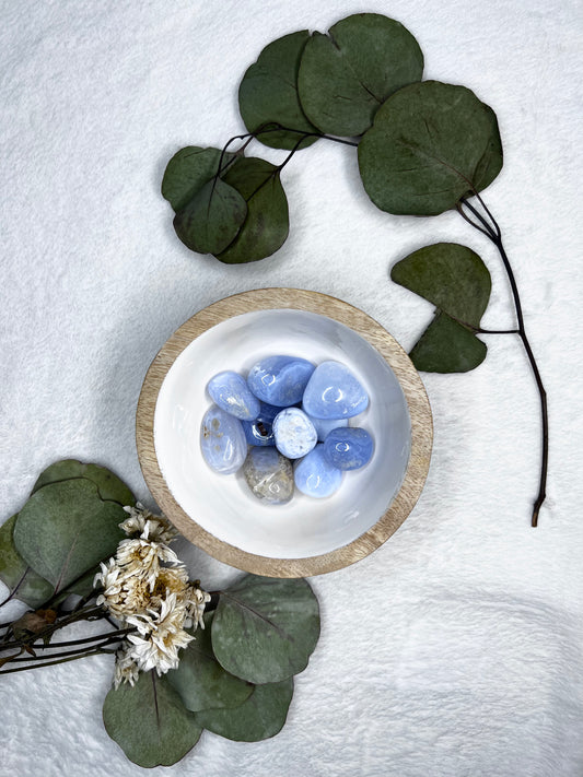 Pierre roulée en calcédoine bleue
